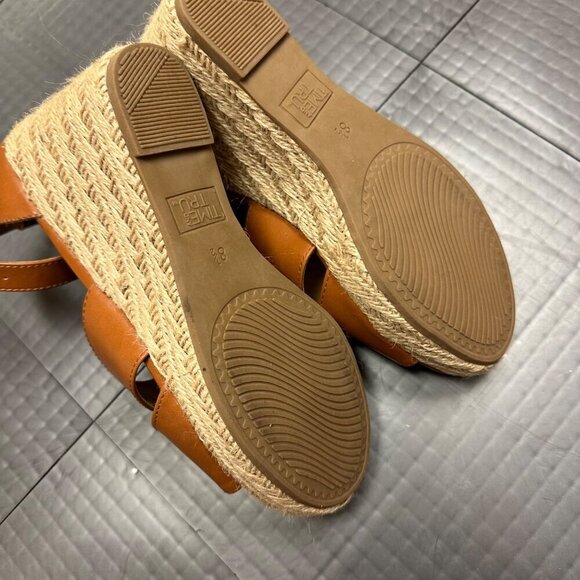 TIME & TRU WOMENS CAMEL TAN WEDGE SHOES SIZE 8.5M - Picture 10 of 10